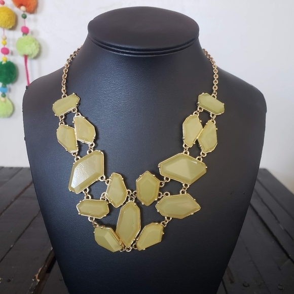 Statement Necklace Bib Gold Yellow Women's Costume Jewelry - Picture 1 of 2
